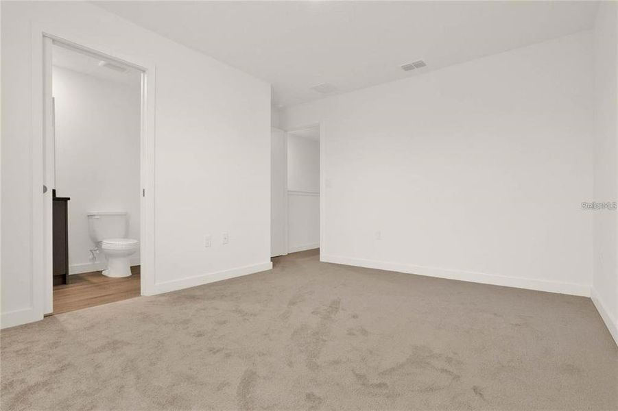 Spacious, unfurnished interior of a new home in , Kissimmee (Image 11).