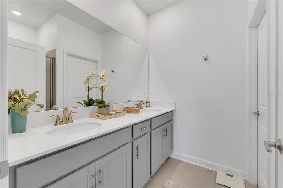 Furnished interior view inside a new home in , Orlando (Image 8).