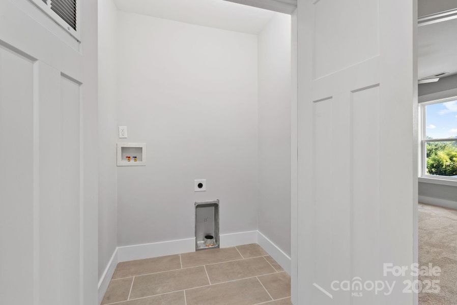 Spacious, unfurnished interior of a new home in , Asheville (Image 30).