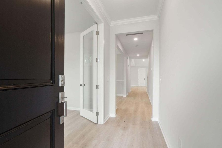 Spacious, unfurnished interior of a new home in Central Park, Charleston (Image 17).