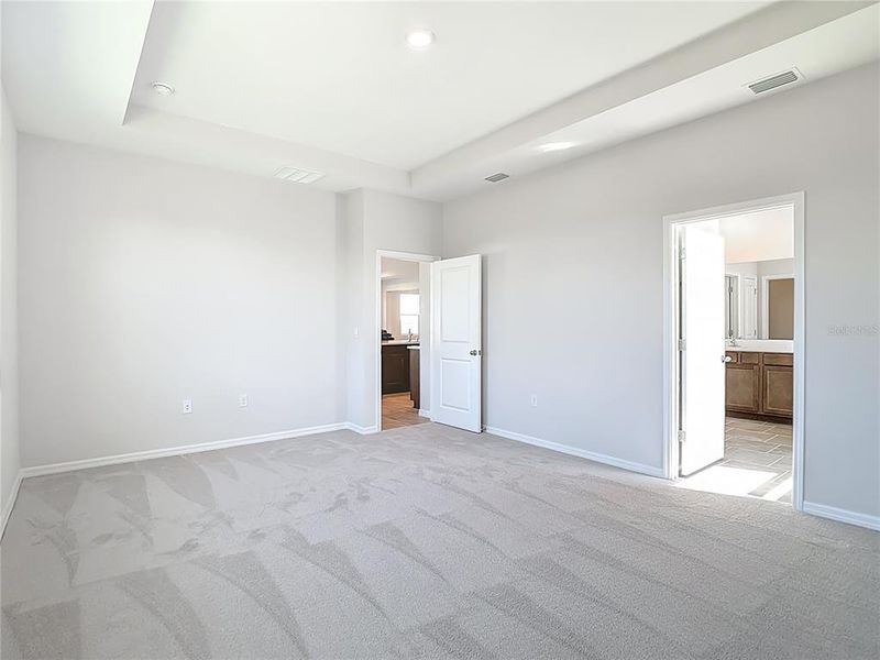 Spacious, unfurnished interior of a new home in Mirada, San Antonio (Image 53).