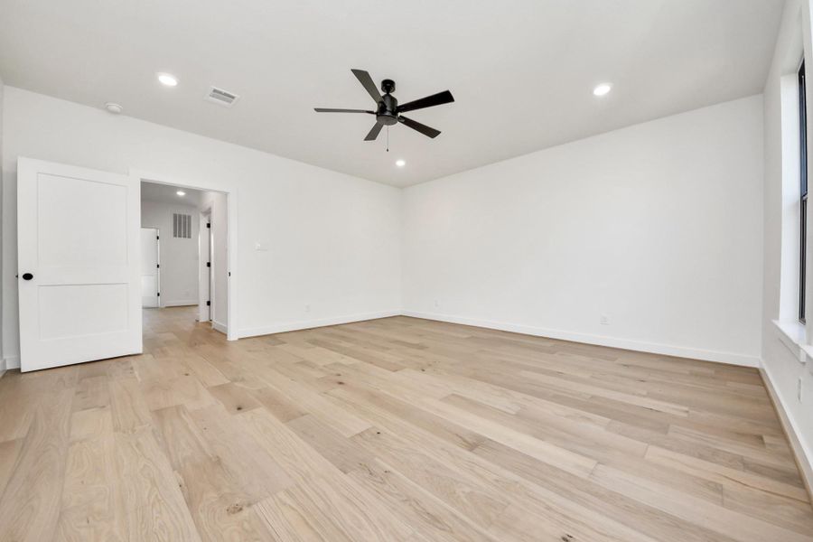 Spacious, unfurnished interior of a new home in Caywood Place, Houston (Image 37).