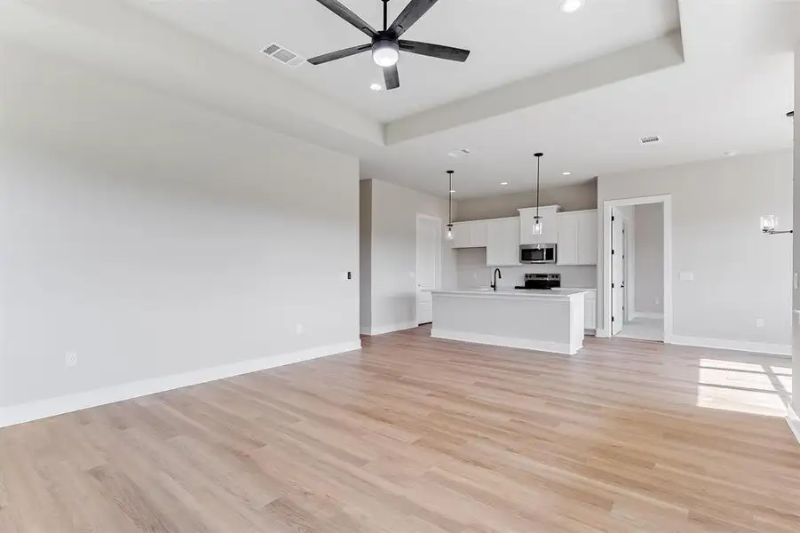 Spacious, unfurnished interior of a new home in , Marble Falls (Image 15).