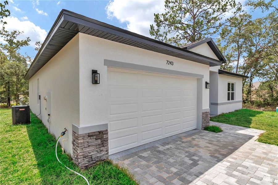 Exterior details and patio area of a home in , Citrus Springs (Image 28).