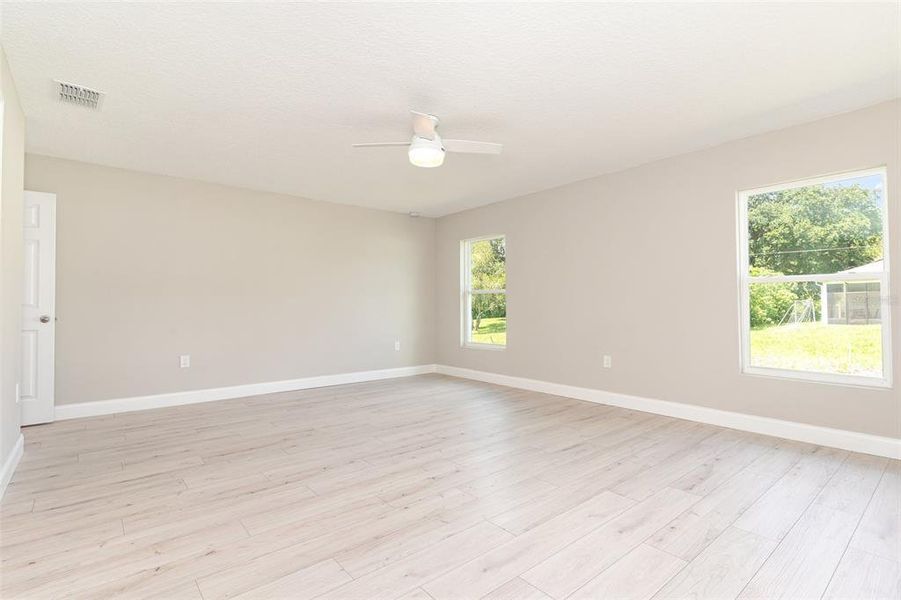 Spacious, unfurnished interior of a new home in , Palm Bay (Image 15).