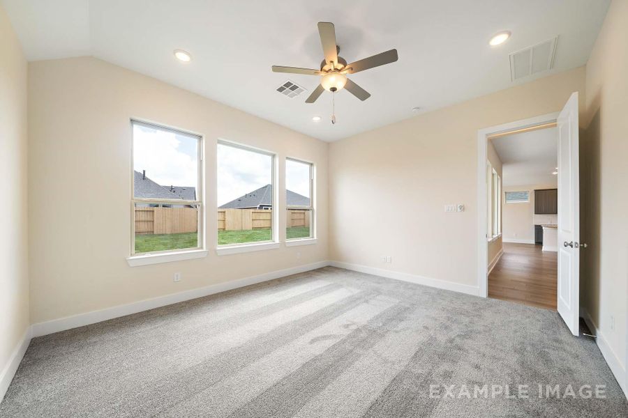 Spacious, unfurnished interior of a new home in Lago Mar, Texas City (Image 17).