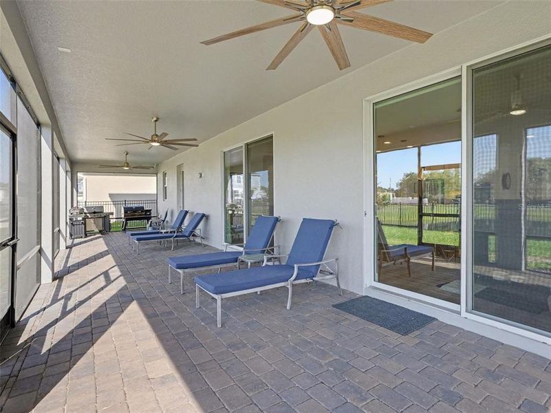 Exterior details and patio area of a home in , Oviedo (Image 4).