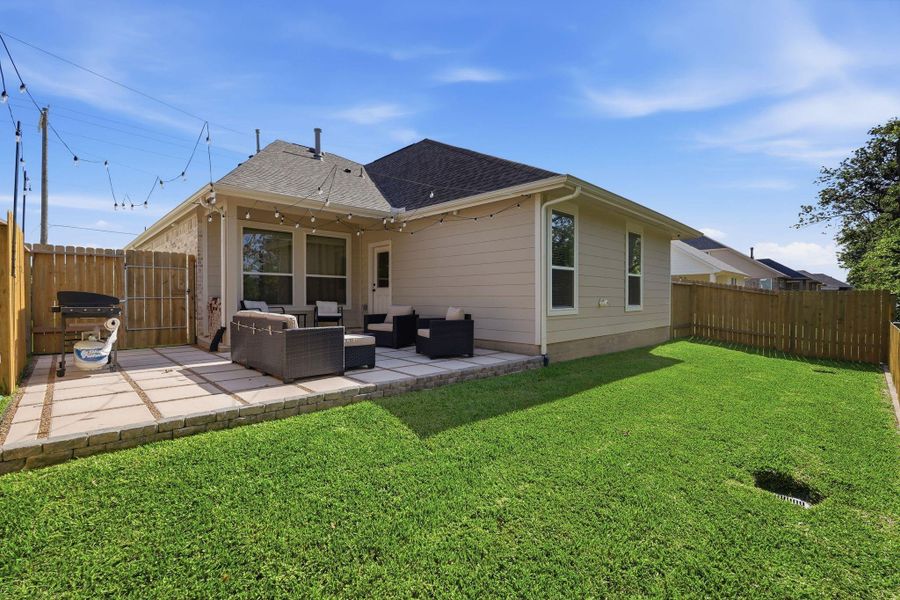 Exterior details and patio area of a home in Lexington Heights, Willis (Image 3).