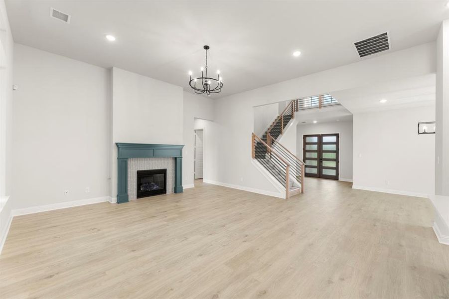 08. 9304 Blooming Ivy - Family (2) 08. 9304 Blooming Ivy - Family (2)