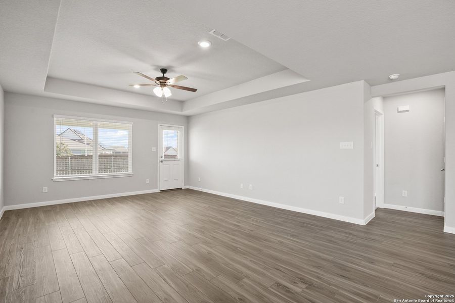 Spacious, unfurnished interior of a new home in Swenson Heights, Seguin (Image 14).
