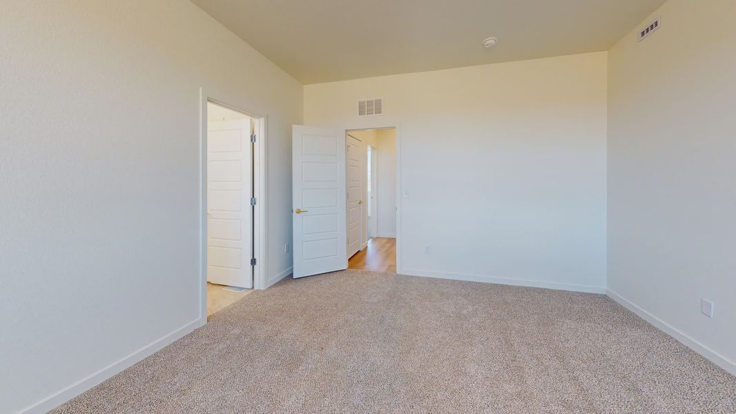 Spacious, unfurnished interior of a new home in Hudson Hills, Hudson (Image 17).