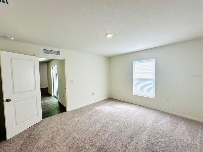 Spacious, unfurnished interior of a new home in , Port Charlotte (Image 14).