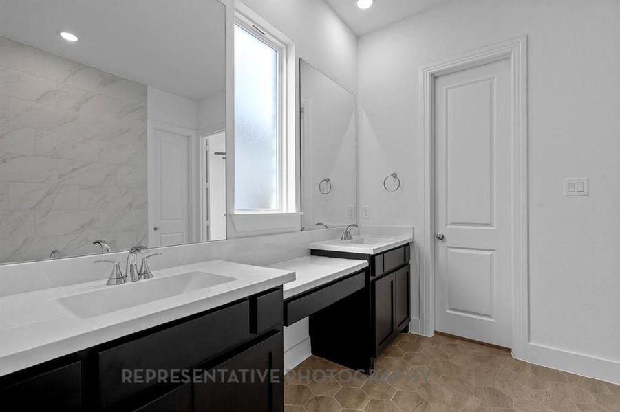 Furnished interior view inside a new home in Ridge Crossing, Waxahachie (Image 14).