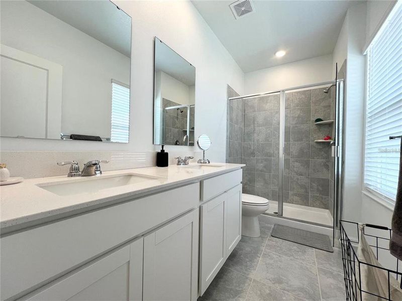 Furnished interior view inside a new home in , Clermont (Image 19).