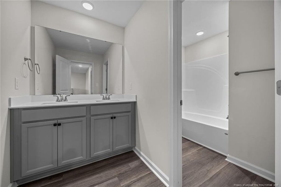 Upstairs Full Bathroom