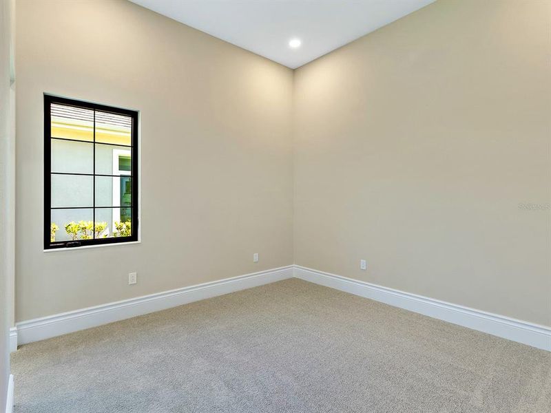 Spacious, unfurnished interior of a new home in , Sarasota (Image 70).