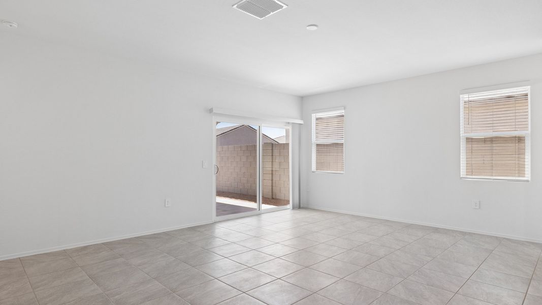 Representative unfurnished interior of a home built from the Lakeway by D.R. Horton in Heartland Ranch, Coolidge (Image 21).