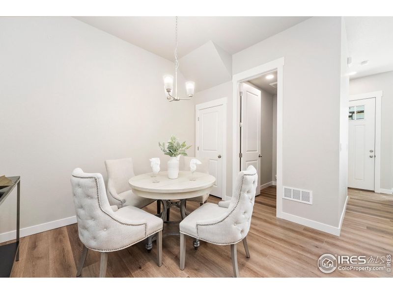 Dining nook for additional seating!