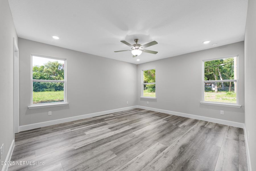 Spacious, unfurnished interior of a new home in , Jacksonville (Image 14).