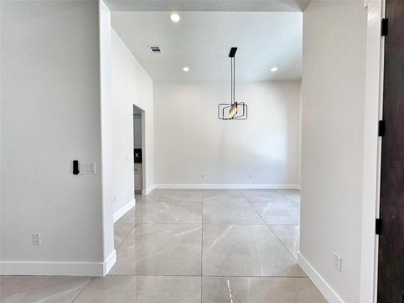 Spacious, unfurnished interior of a new home in , Dayton (Image 18).