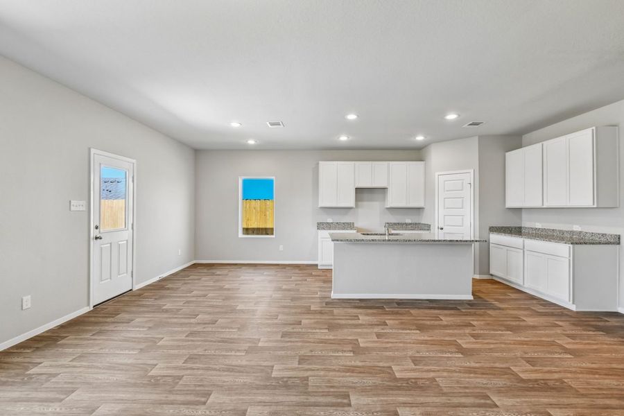 Spacious, unfurnished interior of a new home in Colony at Pinehurst, Pinehurst (Image 10).