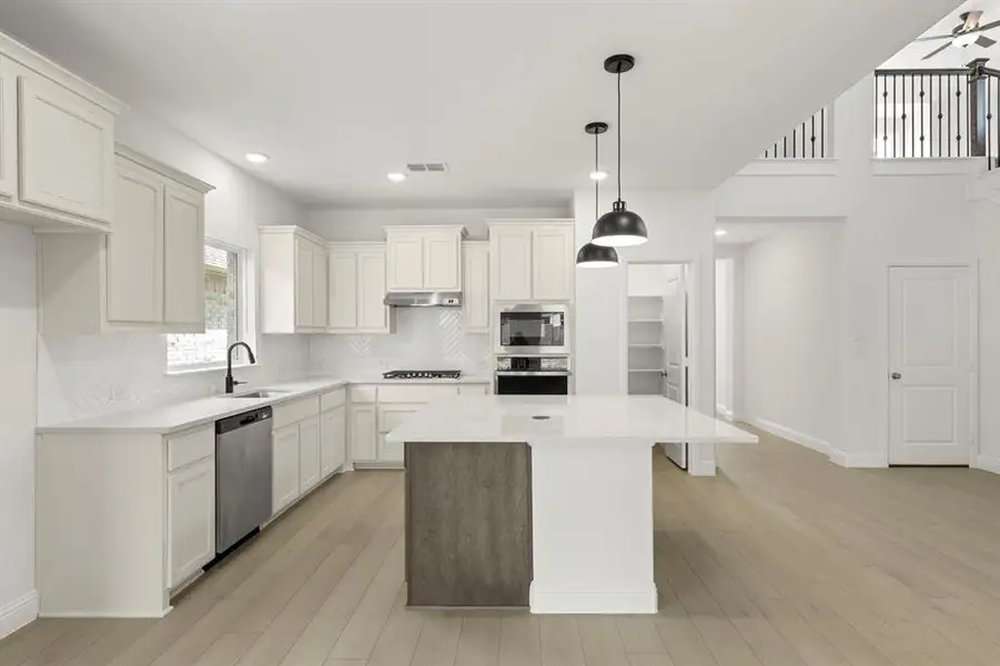 07. 5621 Burford - Kitchen