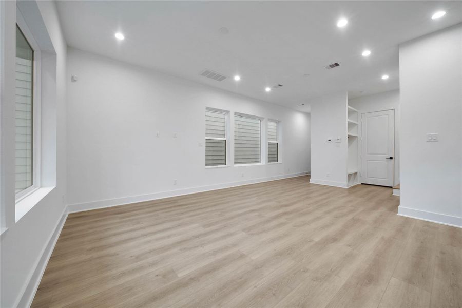 Spacious, unfurnished interior of a new home in , Houston (Image 21).