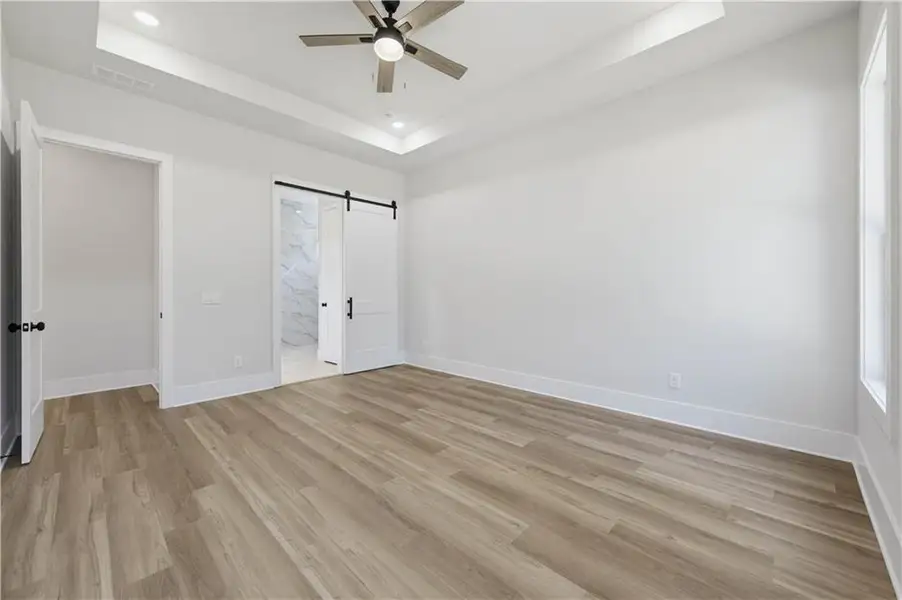 Spacious, unfurnished interior of a new home in , Gainesville (Image 23).