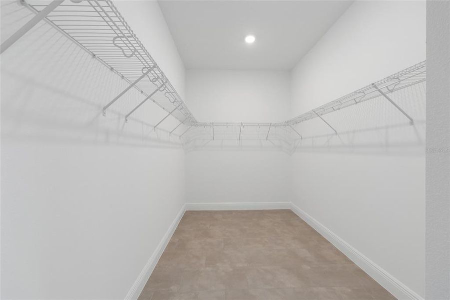 Spacious, unfurnished interior of a new home in , Ocala (Image 30).