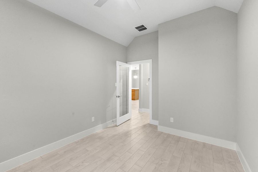Spacious, unfurnished interior of a new home in Briarwood Crossing, Rosenberg (Image 39).