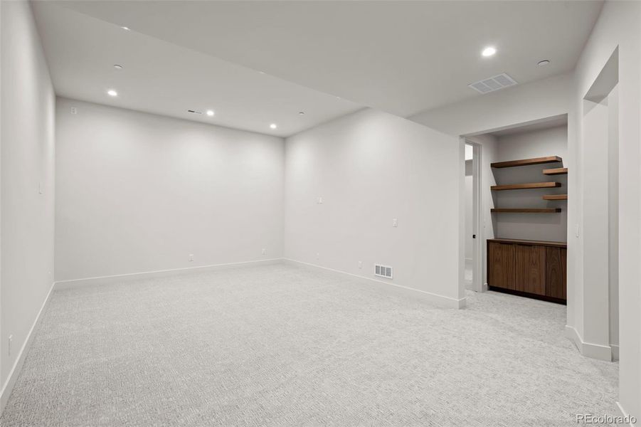 Spacious, unfurnished interior of a new home in , Cherry Hills Village (Image 22).