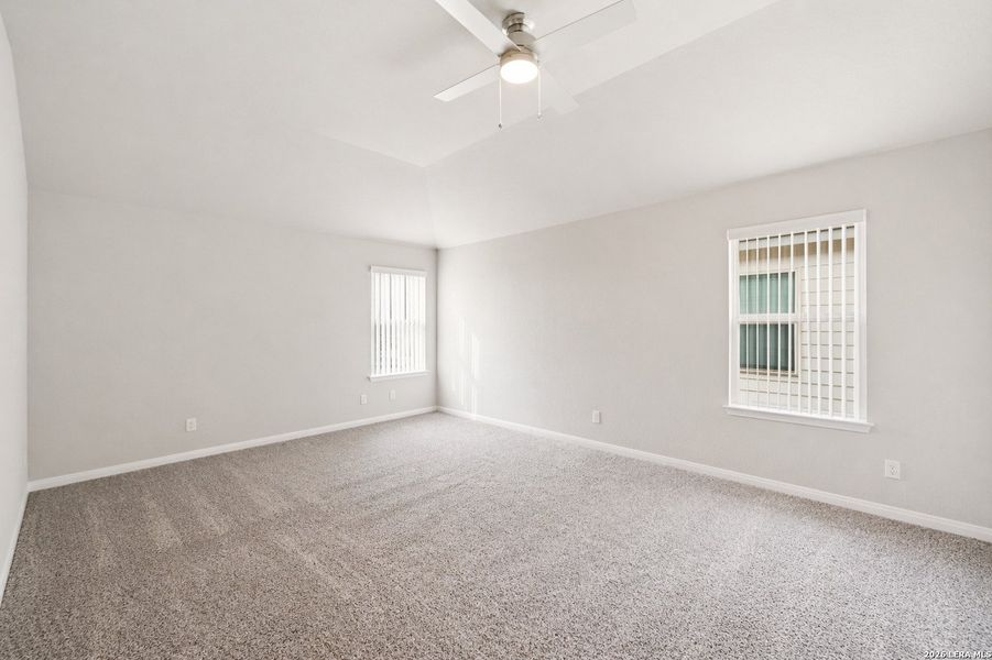 Spacious, unfurnished interior of a new home in Winding Brook, San Antonio (Image 26).