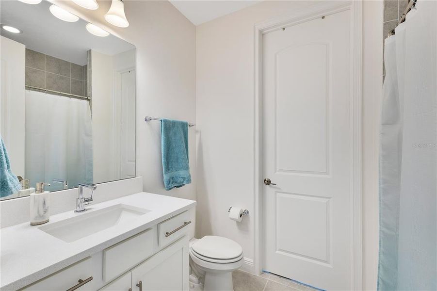 Furnished interior view inside a new home in , Orlando (Image 13).