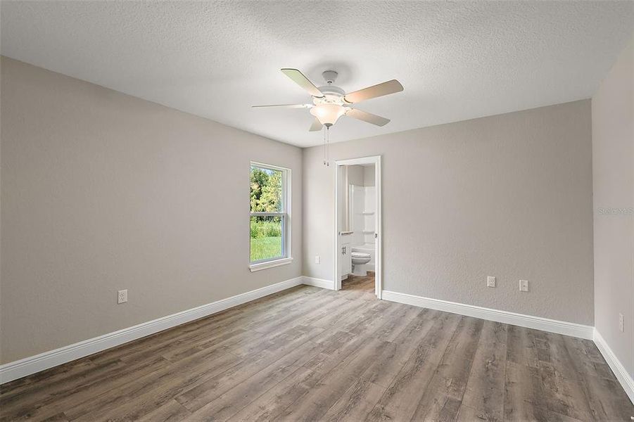 Spacious, unfurnished interior of a new home in , Dunnellon (Image 19).