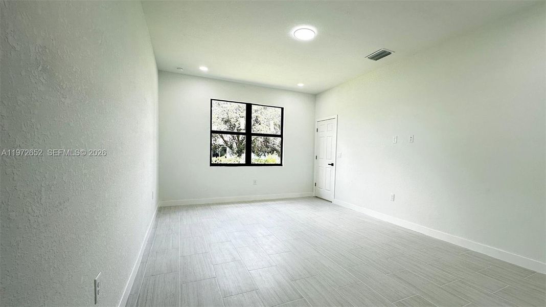 Spacious, unfurnished interior of a new home in , Lehigh Acres (Image 15).