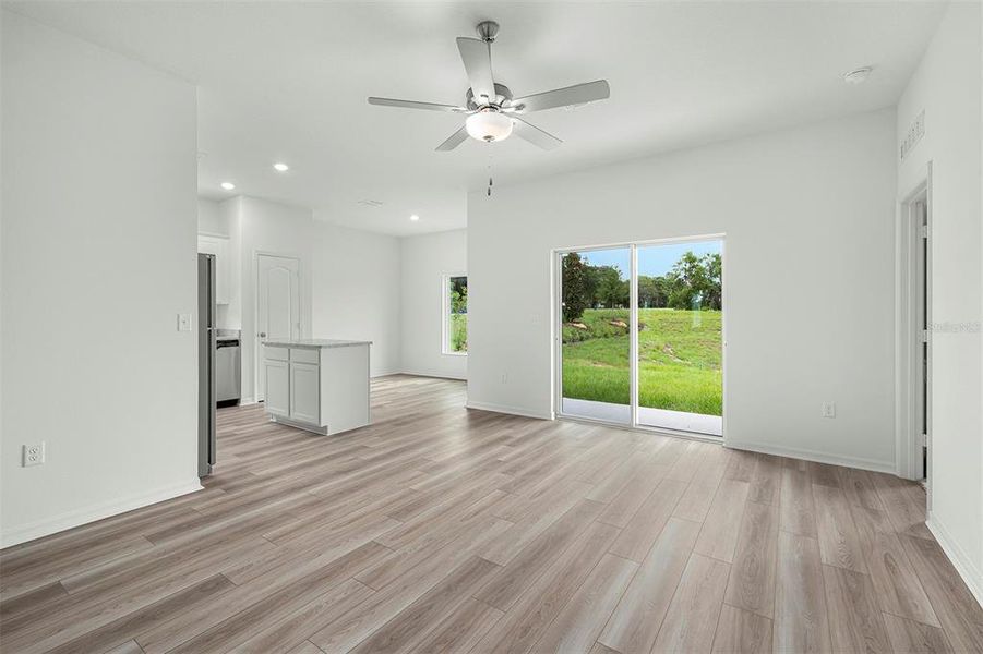 Spacious, unfurnished interior of a new home in Tula Parc, Astatula (Image 13).