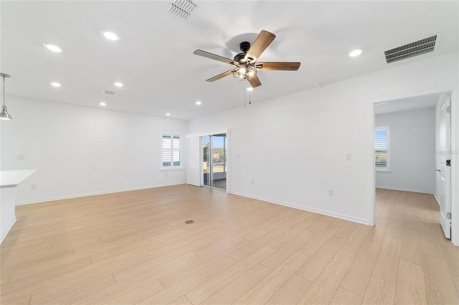 Spacious, unfurnished interior of a new home in , Ocala (Image 34).