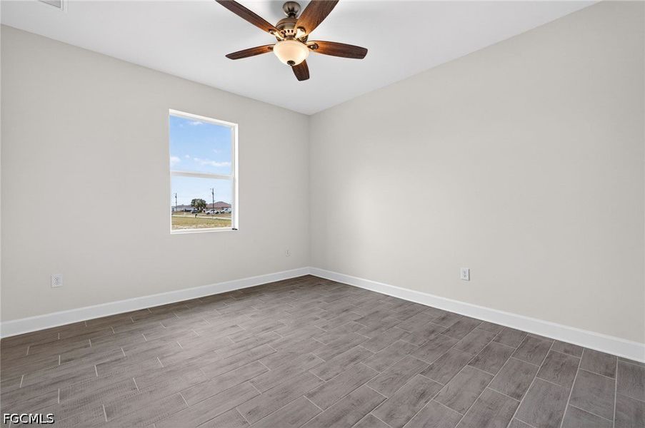 Spacious, unfurnished interior of a new home in Cape Coral, Cape Coral (Image 21).