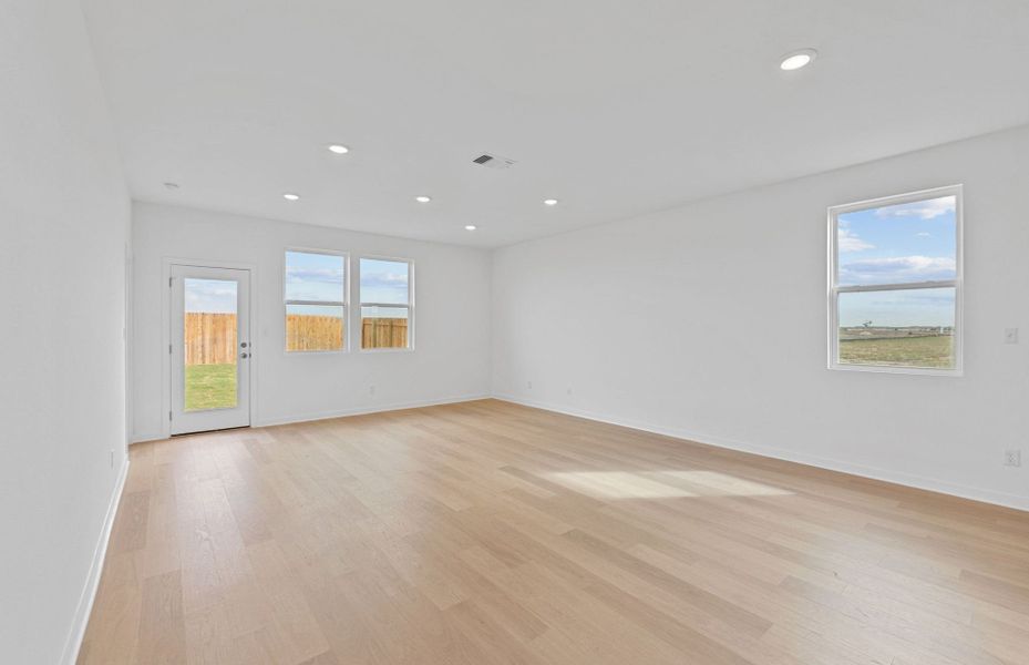 Spacious, unfurnished interior of a new home in Alto, San Marcos (Image 13).