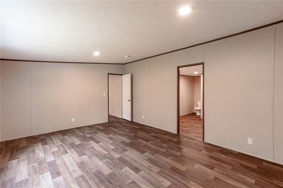 Spacious, unfurnished interior of a new home in , Dahlonega (Image 38).