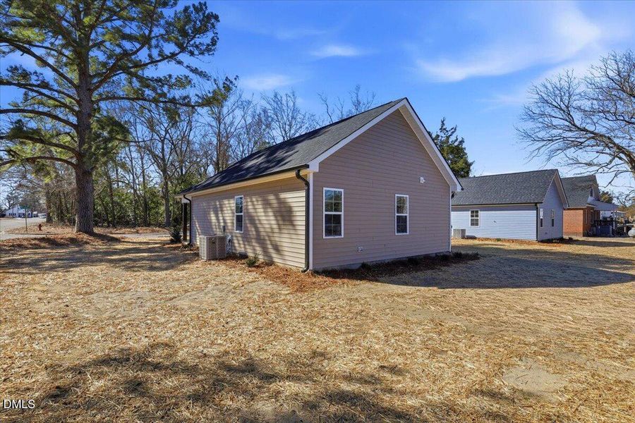 04-402 W James St-4 04-402 W James St-4