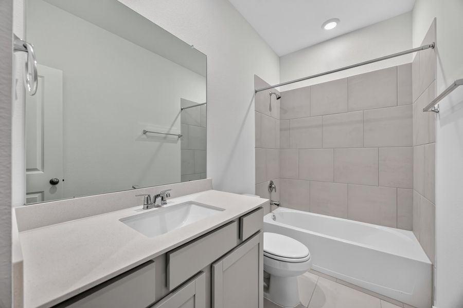 Furnished interior view inside a new home in La Segarra 40', Brookshire (Image 15).