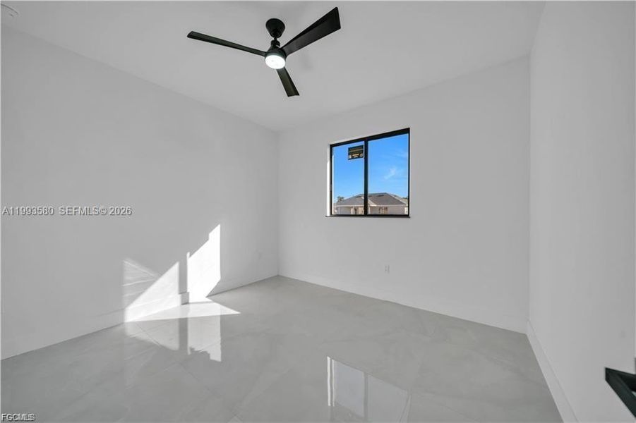 Spacious, unfurnished interior of a new home in , Lehigh Acres (Image 27).