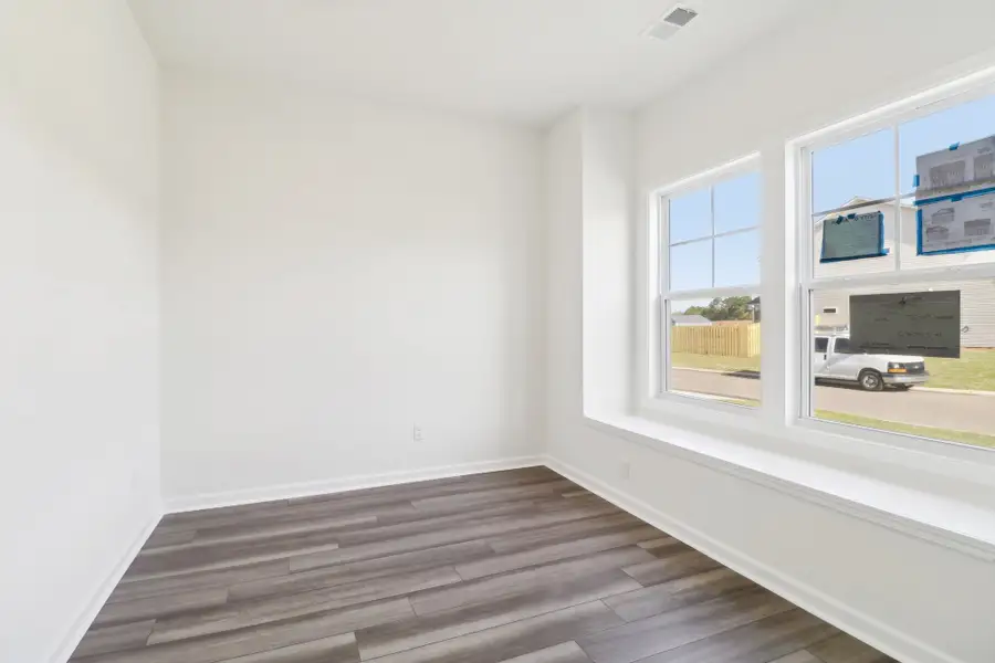 Spacious, unfurnished interior of a new home in Portrait Hills, Aiken (Image 32).