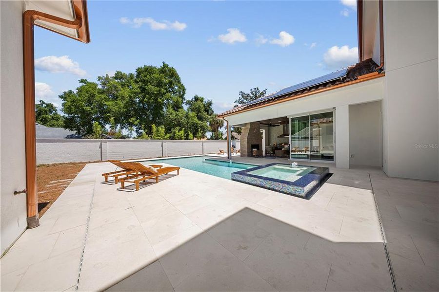 Exterior details and patio area of a home in , Orlando (Image 3).