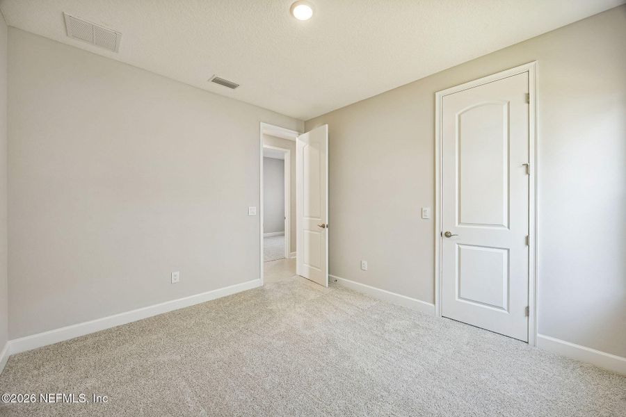 Spacious, unfurnished interior of a new home in Sandy Ridge, Yulee (Image 18).