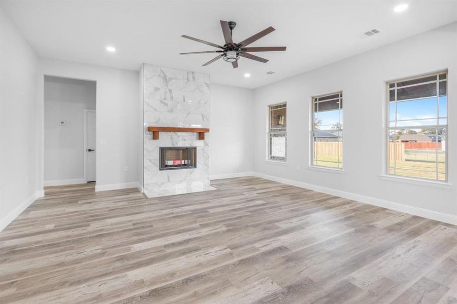 Spacious, unfurnished interior of a new home in , Alba (Image 21).