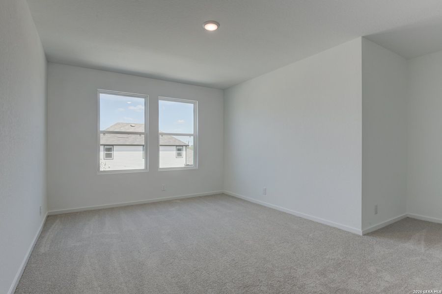 Spacious, unfurnished interior of a new home in Hennersby Hollow, San Antonio (Image 18).