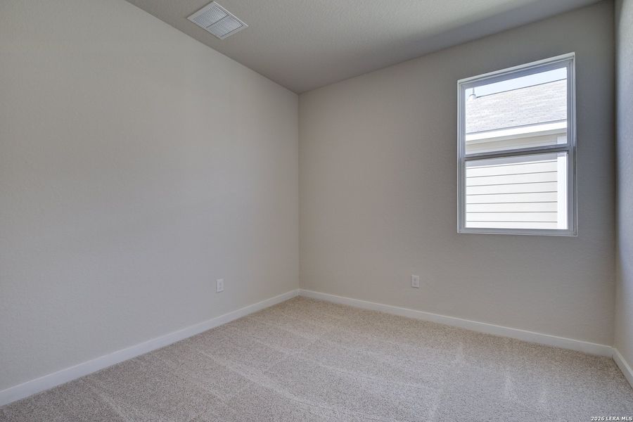 Spacious, unfurnished interior of a new home in Park Place, New Braunfels (Image 11).