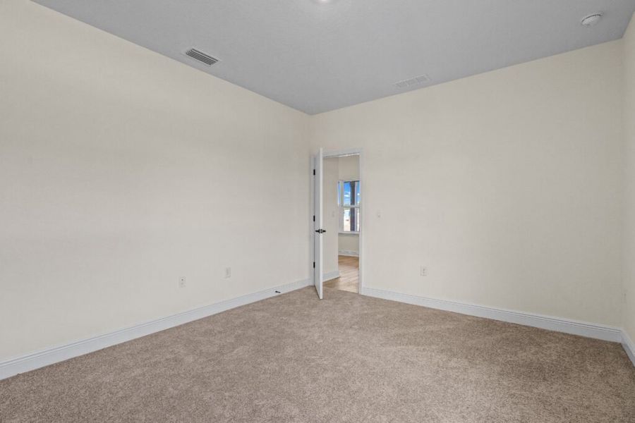 Spacious, unfurnished interior of a new home in Natureview, Freeport (Image 27).